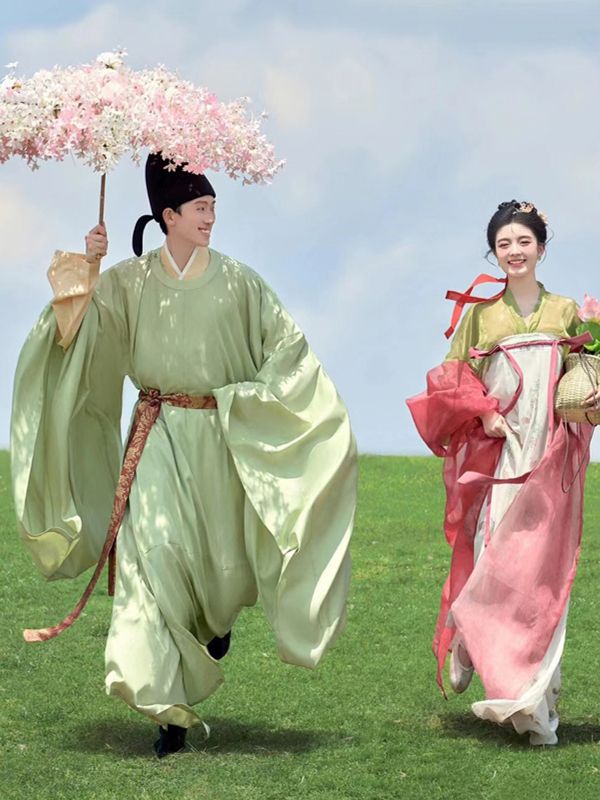 Photography Outfits - Tang Dynasty Couple Outfits Photography Studio
